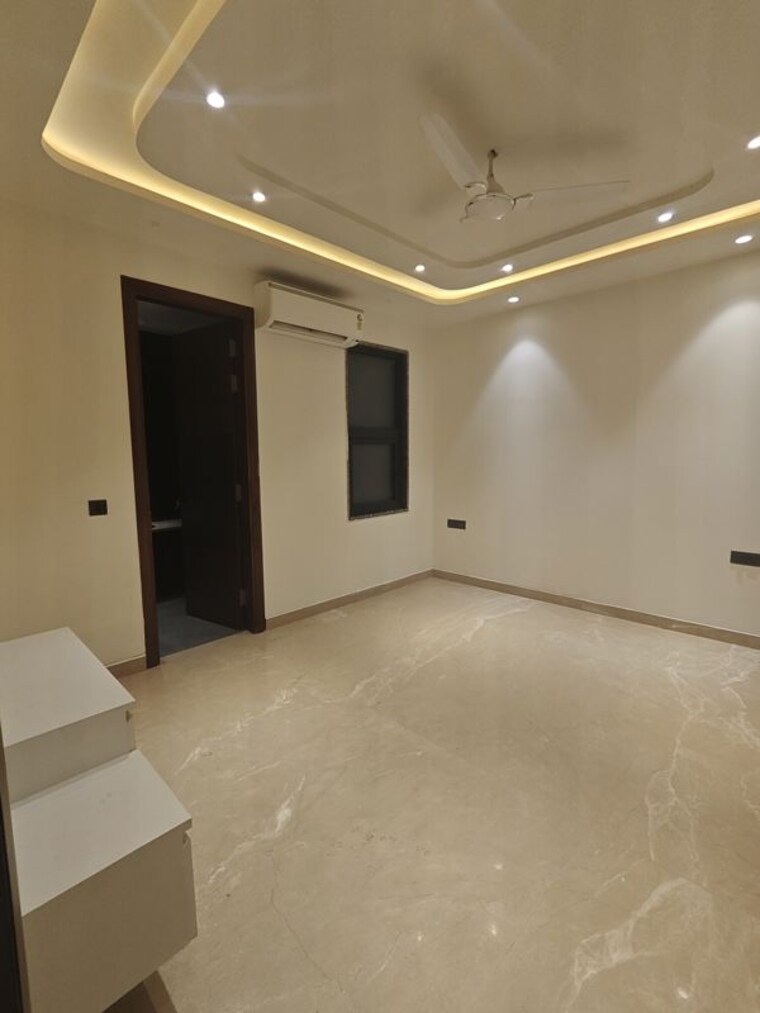Room, sushant lok i 4 Bedroom 300 Sq.Yd. Builder Floor In Sushant Lok I Gurgaon 10609537