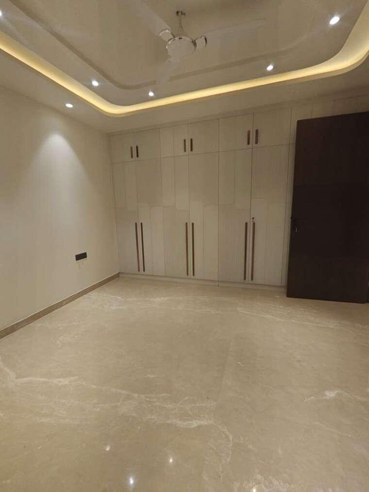 Room, sushant lok i 4 Bedroom 300 Sq.Yd. Builder Floor In Sushant Lok I Gurgaon 10609537