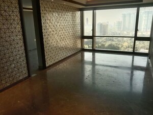 Room in 4 BHK Apartment at Lodha Trump Tower, Worli – for Rent