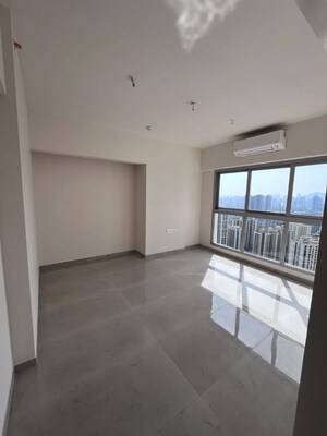 Room in 3 BHK Apartment at Piramal Vaikunth, Balkum Pada – for Rent