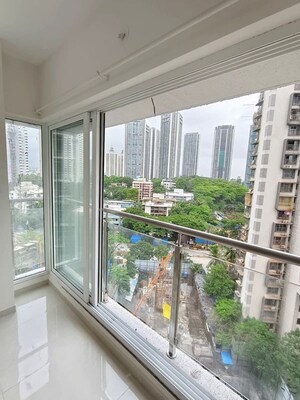 Bedroom in 2 BHK Apartment at Andheri West – for Rent