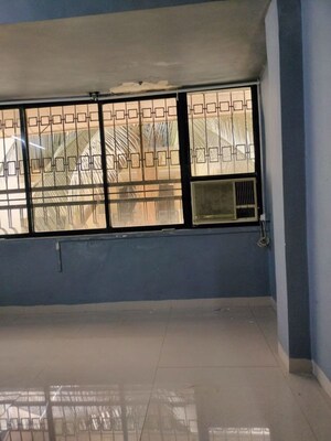 Room in 2 BHK Apartment at Tushar Apartments, Santacruz West – for Rent