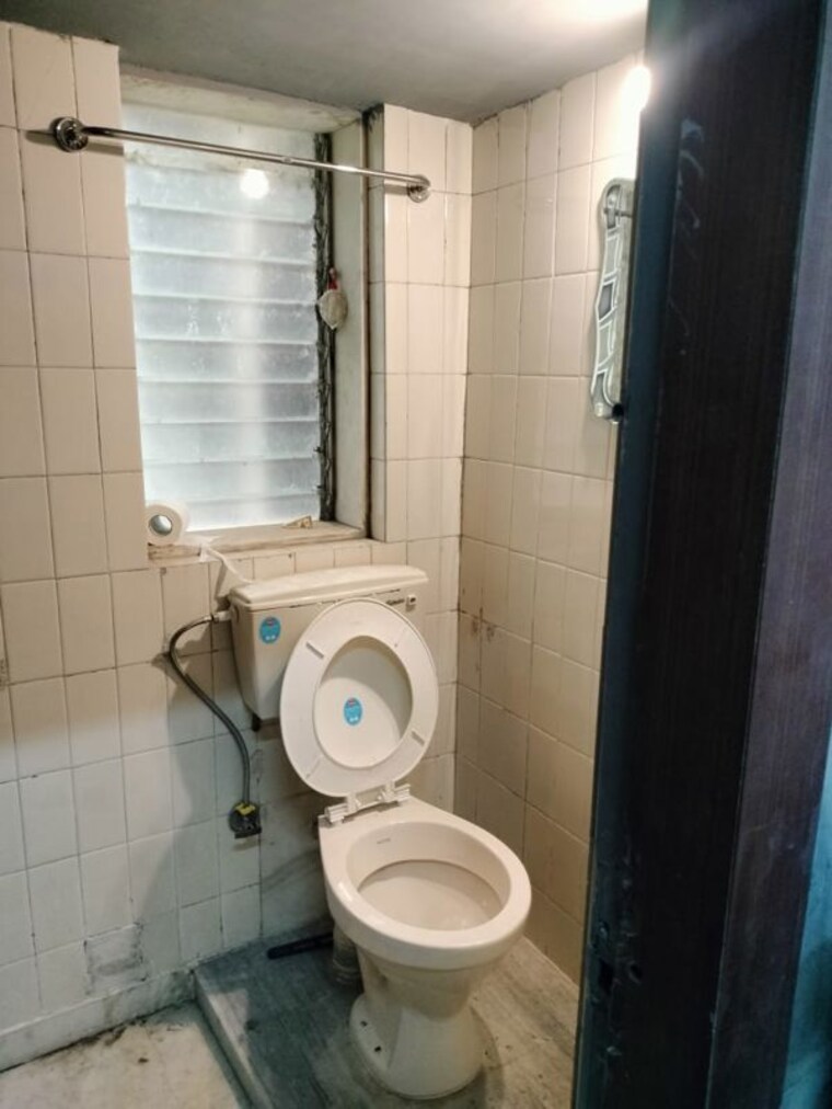 Bathroom, tushar-apartments 2 Bedroom 780 Sq.Ft. Apartment In Santacruz West Mumbai 10609616