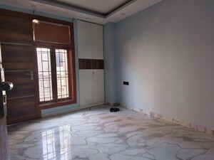 Room in 2 BHK Builder Floor at Saket – for Rent