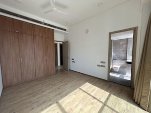 Room in 3 BHK Apartment at Lodha Trump Tower, Worli – for Rent