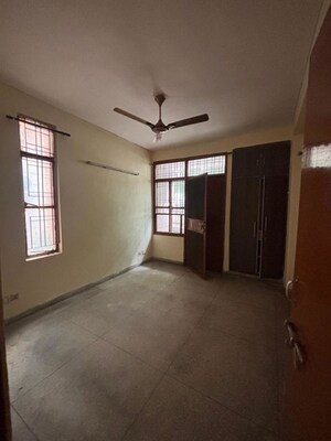Room in 3 BHK Apartment at Sector 5 Dwarka – for Rent