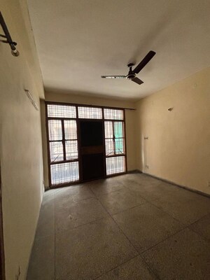 Room in 3 BHK Apartment at Sector 5 Dwarka – for Rent