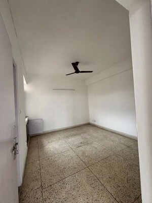 Room in 3 BHK Apartment at Sector 5 Dwarka – for Rent