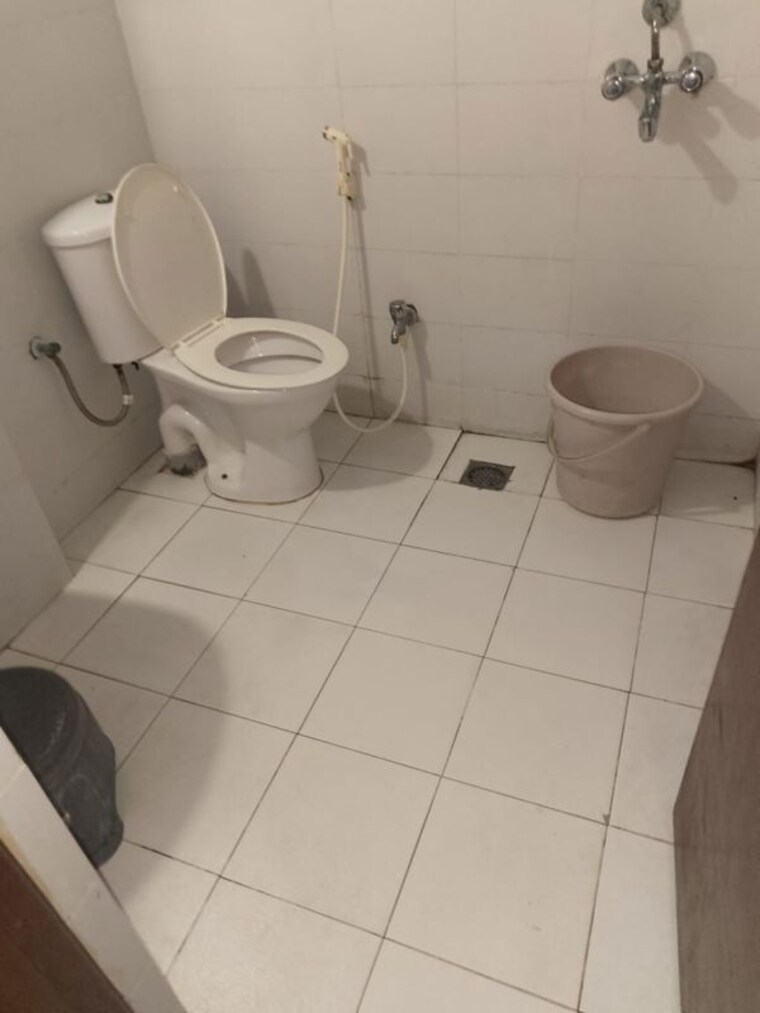 Bathroom, bptp-parkland 3 Bedroom 300 Sq.Yd. Builder Floor In Sector 75 Faridabad 10609692
