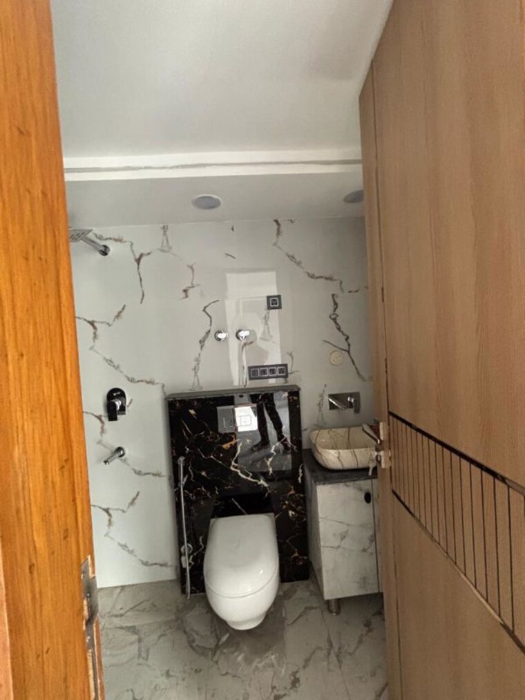 Attached Bathroom, dwarka 3 Bedroom 2000 Sq.Ft. Apartment In Dwarka Delhi 10609703