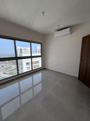 Room in 3 BHK Apartment at Piramal Vaikunth, Balkum Pada – for Rent