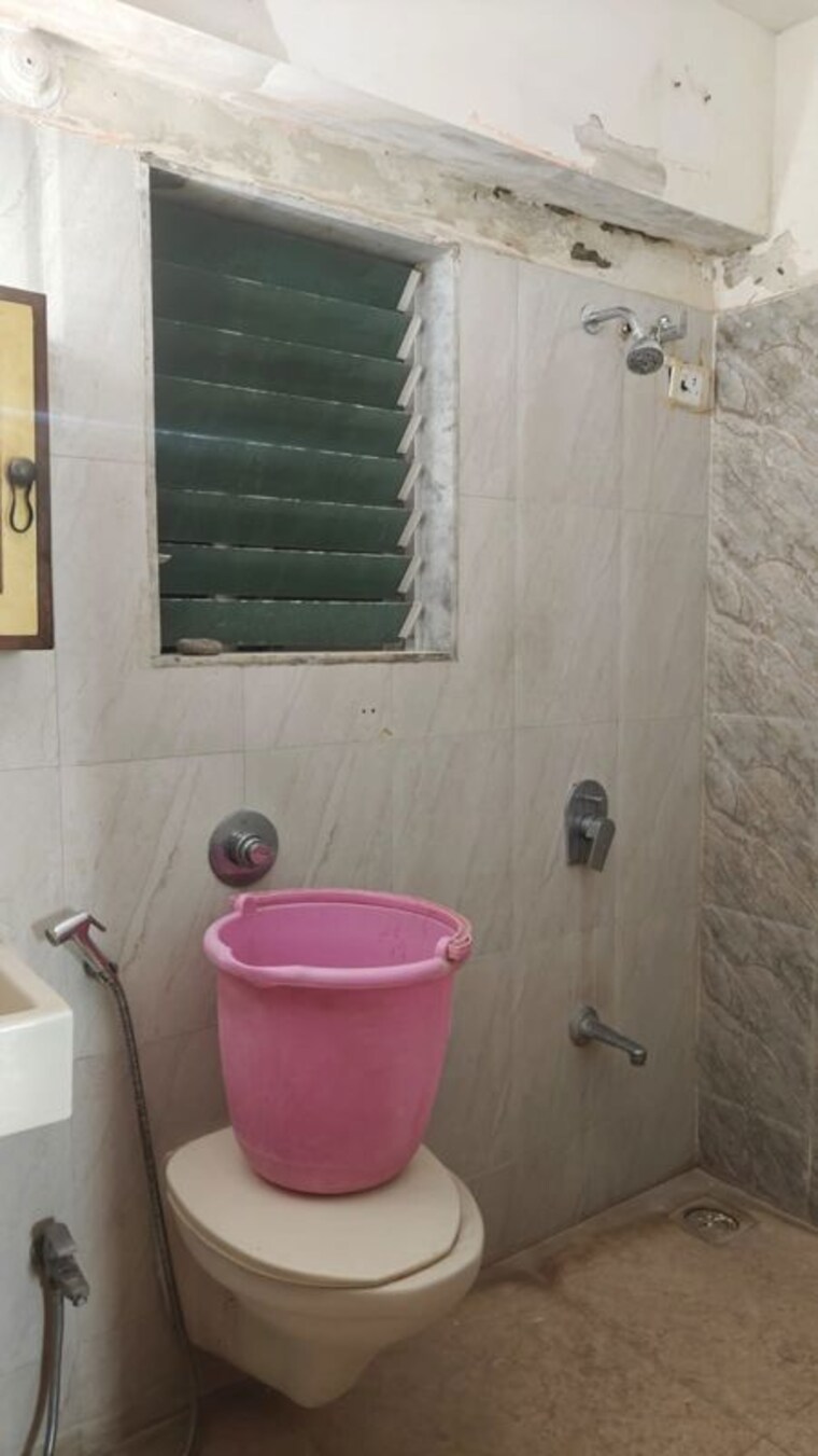 Bathroom, sai-baba-vihar-complex 2 Bedroom 900 Sq.Ft. Apartment In Ghodbunder Road Thane 10609694