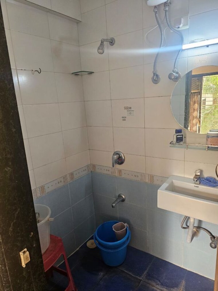 Bathroom, chembur 1 Bedroom 624 Sq.Ft. Apartment In Chembur Mumbai 10609728