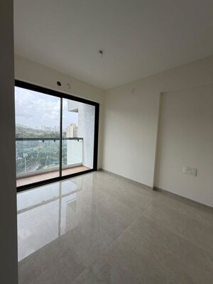 Room in 2 BHK Apartment at Dhamji Shamji Mahavir Spring Tulip Phase 1, Pokhran Road No Two – for Rent