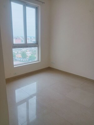 Room in 2 BHK Apartment at Unitech The Residences Gurgaon, Sector 33 – for Rent