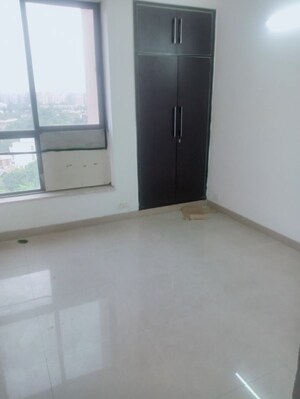 Room in 2 BHK Apartment at Unitech The Residences Gurgaon, Sector 33 – for Rent