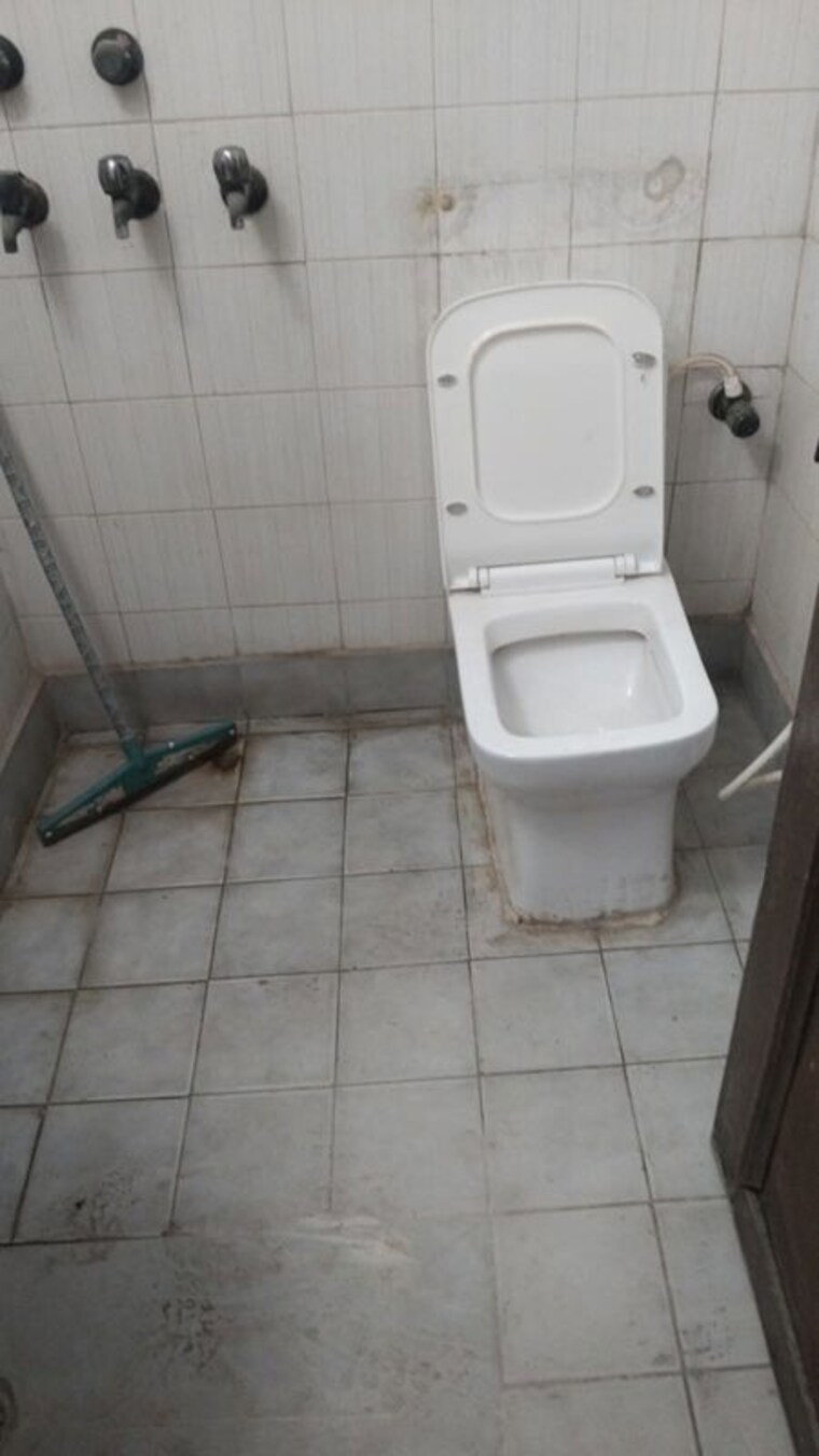 Bathroom, sunworld-vanalika 3 Bedroom 1405 Sq.Ft. Apartment In Sector 107 Noida 10609744