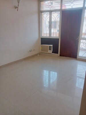 Room in 3.5 BHK Apartment at Unitech The Residences Gurgaon, Sector 33 – for Rent