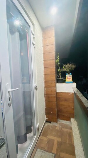 Balcony in 2 BHK Builder Floor at Dlf Phase iv – for Rent