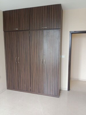 Room in 3 BHK Apartment at Oberoi Realty Exquisite, Goregaon East – for Rent