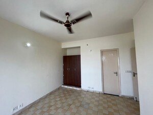 Room in 2 BHK Apartment at BPTP Princess Park, Sector 86 – for Rent