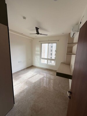 Room in 3 BHK Apartment at Aurobindo Kohinoor, Serilingampally – for Rent
