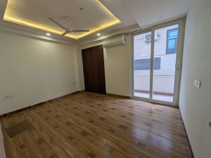 Room in 2 BHK Builder Floor at Sector 22 – for Rent