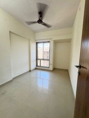 Room in 2.5 BHK Apartment at Kanakia Spaces Vasundhara, Manpada – for Rent