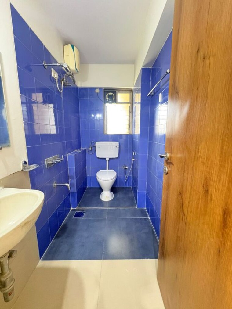 Bathroom, kanakia-spaces-vasundhara 2.5 Bedroom 900 Sq.Ft. Apartment In Manpada Thane 10609797