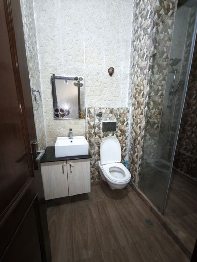 Bathroom, ashok nagar 3 Bedroom 1800 Sq.Ft. Builder Floor In Ashok Nagar Delhi 10609806