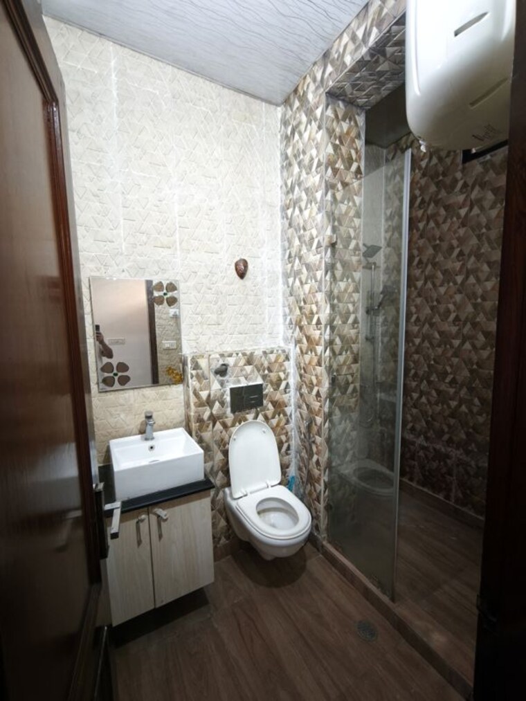 Bathroom, ashok nagar 3 Bedroom 1800 Sq.Ft. Builder Floor In Ashok Nagar Delhi 10609806