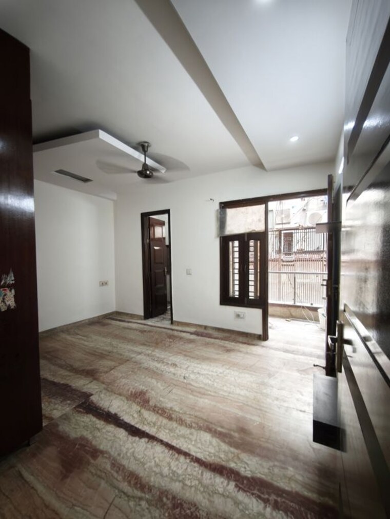 Room, tilak nagar 3 Bedroom 1800 Sq.Ft. Builder Floor In Tilak Nagar Delhi 10609832