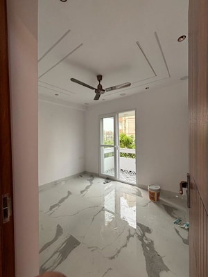 Room in 3 BHK Apartment at Sector 18 Dwarka – for Rent