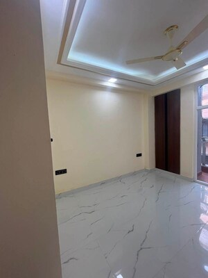 Room in 1 BHK Builder Floor at Saket – for Rent