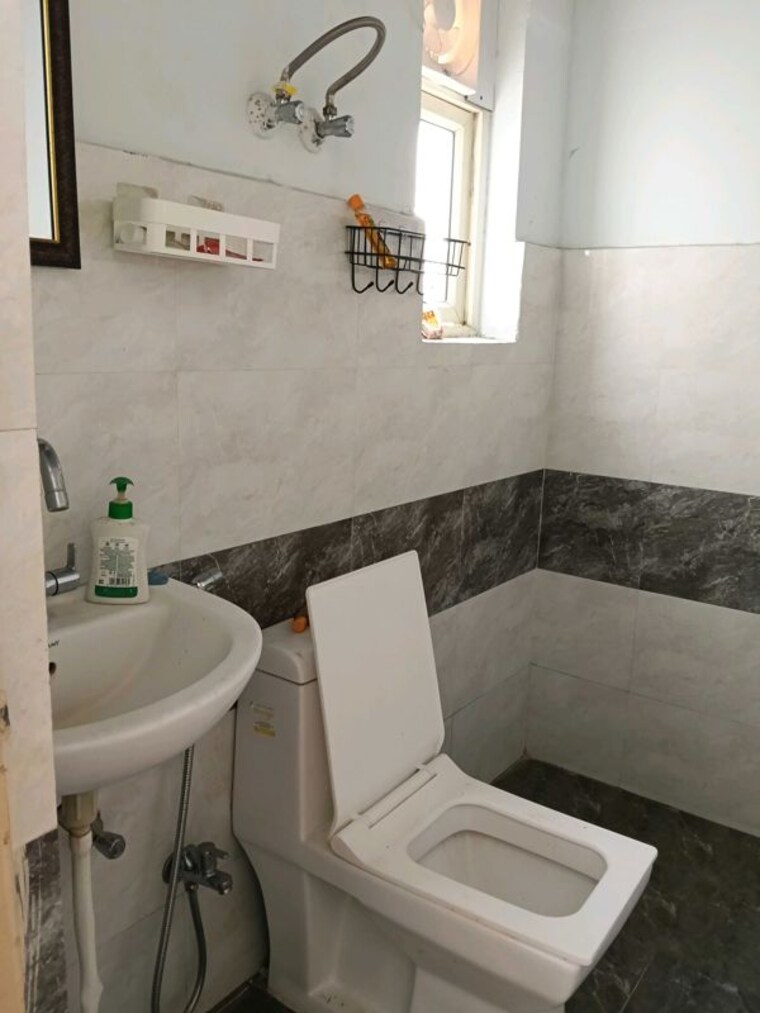 Team Area, sector 23 2 Bedroom 1200 Sq.Ft. Builder Floor In Sector 23 Gurgaon 10609879