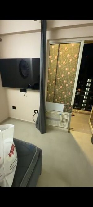 Team Area in 3 BHK Apartment at Conscient Habitat 102, Sector 102 – for Rent