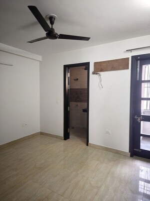 Room in 3 BHK Builder Floor at Ashok Nagar – for Rent