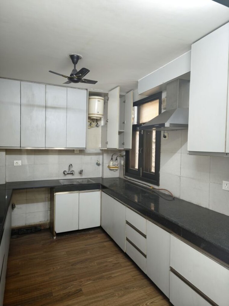 Kitchen, ashok nagar 3 Bedroom 1800 Sq.Ft. Builder Floor In Ashok Nagar Delhi 10609875