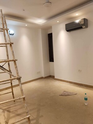 Room in 2 BHK Builder Floor at Saket – for Rent