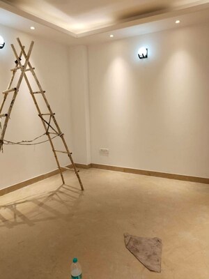 Room in 2 BHK Builder Floor at Saket – for Rent
