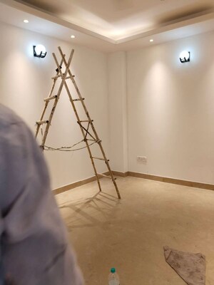 Room in 2 BHK Builder Floor at Saket – for Rent