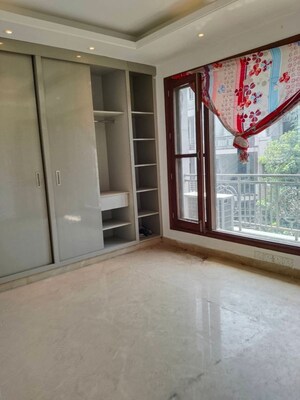 Room in 2 BHK Builder Floor at Saket – for Rent