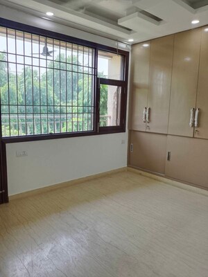 Room in 2 BHK Builder Floor at Saket – for Rent