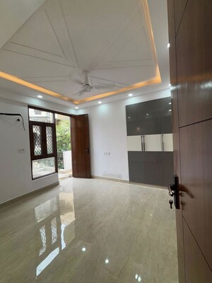 Room in 3 BHK Apartment at Sector 12 Dwarka – for Rent