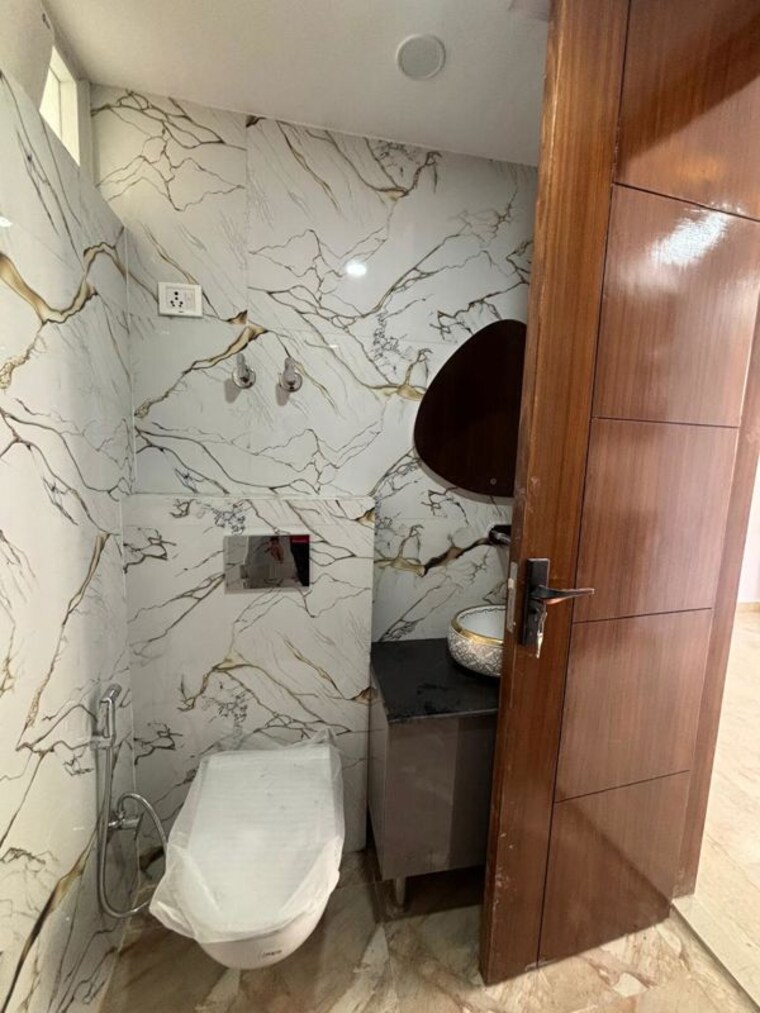 Bathroom, sector 12 dwarka 3 Bedroom 2000 Sq.Ft. Apartment In Sector 12 Dwarka Delhi 10609892