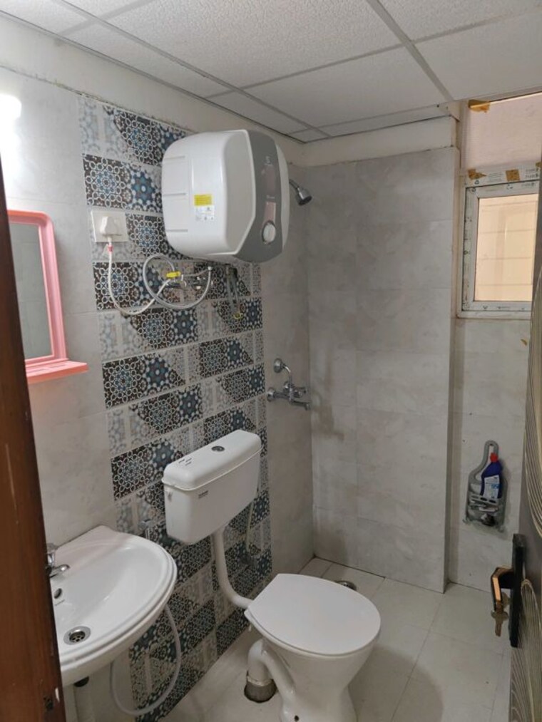 Bathroom, sector 22 2 Bedroom 1200 Sq.Ft. Builder Floor In Sector 22 Gurgaon 10609904