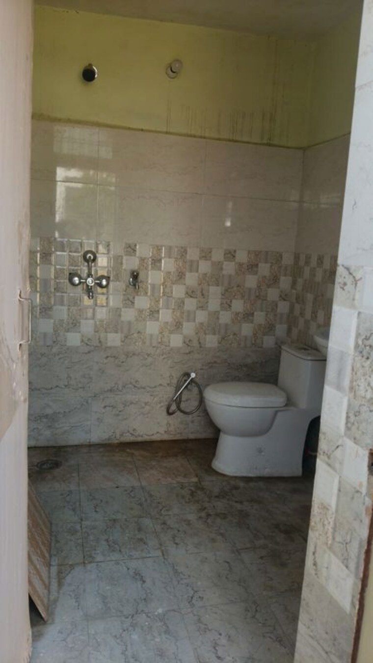 Bathroom, indira nagar 2.5 Bedroom 1800 Sq.Ft. Independent House In Indira Nagar Lucknow 10609940