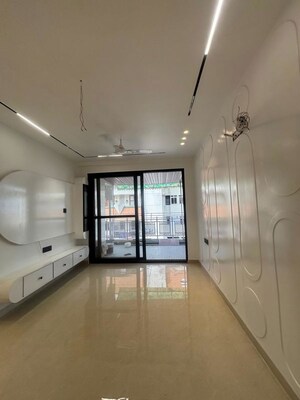Room in 4 BHK Apartment at Sector 12 Dwarka – for Rent