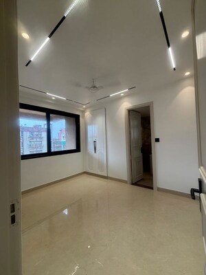 Room in 4 BHK Apartment at Sector 12 Dwarka – for Rent