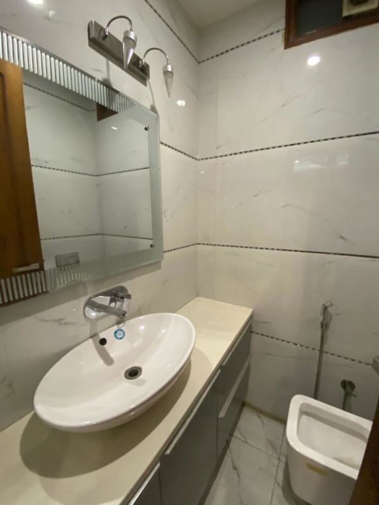 Bathroom, palam-vihar-residents-association 3 Bedroom 520 Sq.Ft. Apartment In Palam Vihar Gurgaon 10609958
